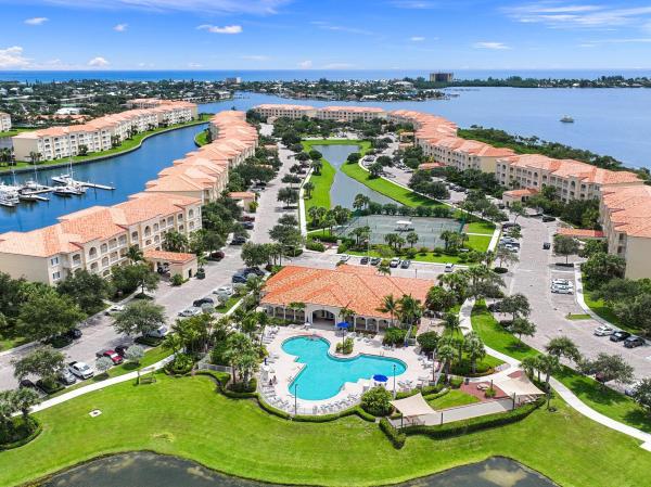Harbour Isle West, 27 Harbour Isle Dr #203, Fort Pierce, Florida 34949, image 2