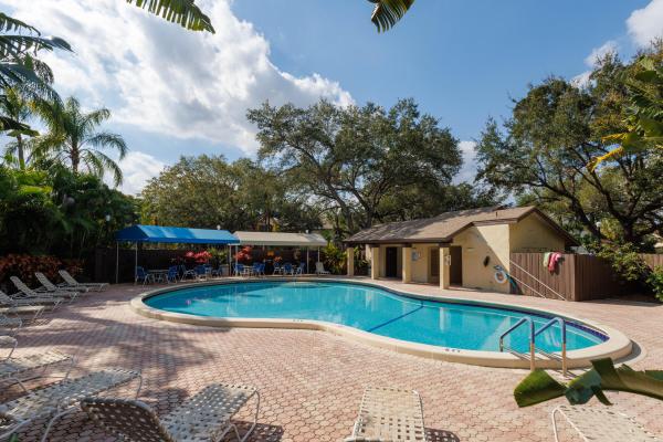 Baywood Village 3, 4532 Carambola Cir S #27273, Coconut Creek, Florida 33066, image 1