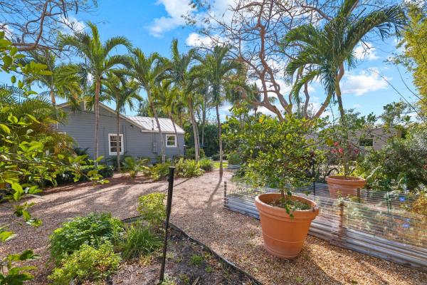 Linns, 304 SE 4th Ave, Delray Beach, Florida 33483, image 3