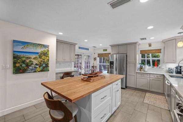 Linns, 304 SE 4th Ave, Delray Beach, Florida 33483, image 1