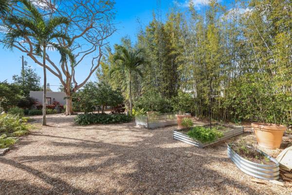 Linns, 304 SE 4th Ave, Delray Beach, Florida 33483, image 2