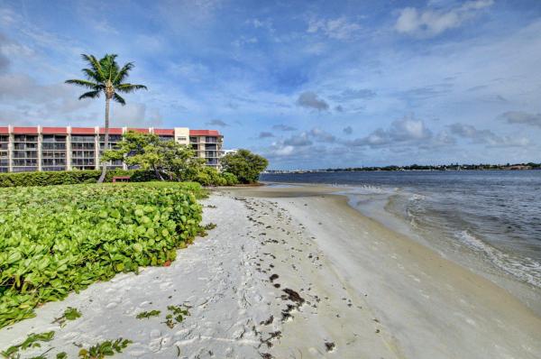 Half Moon Bay, 7030 Half Moon Cir #117, Hypoluxo, Florida 33462, image 3
