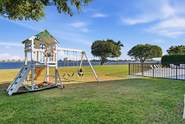 Presidential Estates, 2308 Embassy Dr, West Palm Beach, Florida 33401, image 1