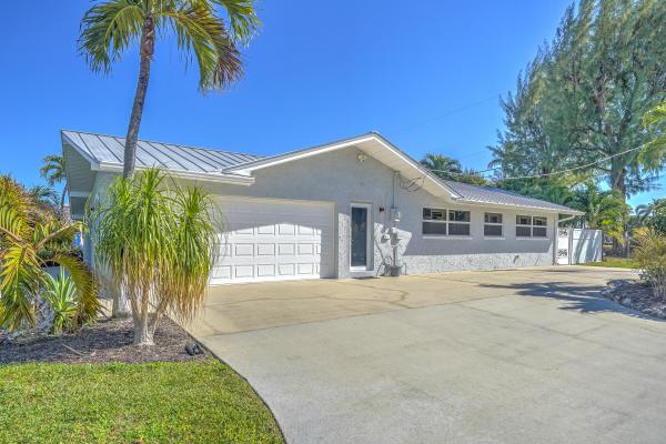 Yacht Harbor Manor, 1201 Singer Dr, Riviera Beach, Florida 33404, image 2