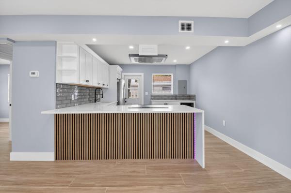 Linns, 341 SE 3rd Ave, Delray Beach, Florida 33483, image 1