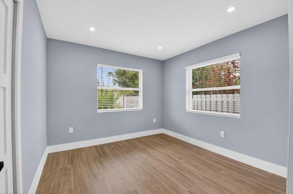 Linns, 341 SE 3rd Ave, Delray Beach, Florida 33483, image 2