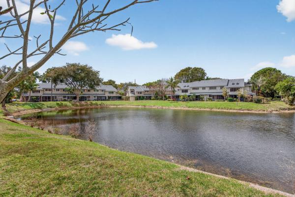 Discovery Pointe, 2274 Discovery Cir W, Deerfield Beach, Florida 33442, image 3
