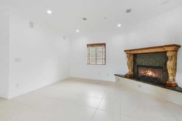 Presidential Estates, 2801 Embassy Dr, West Palm Beach, Florida 33401, image 2