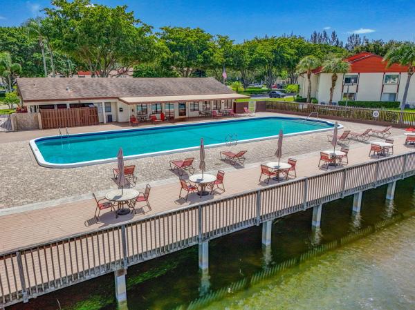 Pine Ridge At Haverhill, 4934 Sable Pine Cir #B, West Palm Beach, Florida 33417, image 2