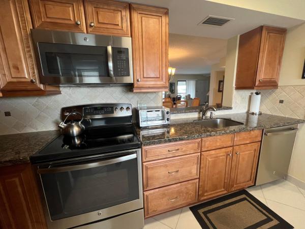 Huntington Towers, 7370 S Oriole Blvd #603, Delray Beach, Florida 33446, image 1