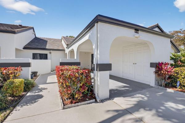 The Landings At Aberdeen, 5750 Parkwalk Cir E, Boynton Beach, Florida 33472, image 1