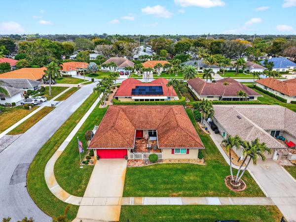 Pine Tree Village, 10260 Greentrail Dr N, Boynton Beach, Florida 33436, image 2