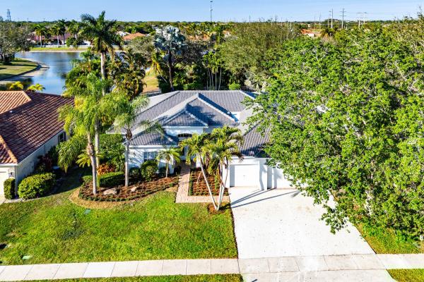 Emerald Bay, 11175 Winding Pearl Way, Wellington, Florida 33414, image 2