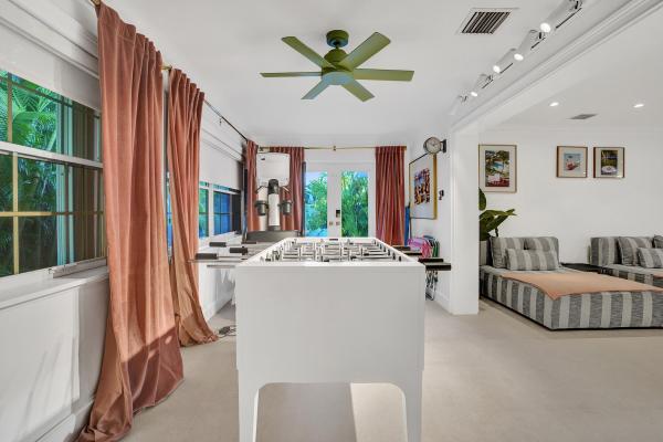 Linns, 247 SE 3rd Ave, Delray Beach, Florida 33483, image 1