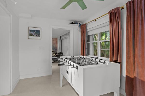 Linns, 247 SE 3rd Ave, Delray Beach, Florida 33483, image 1