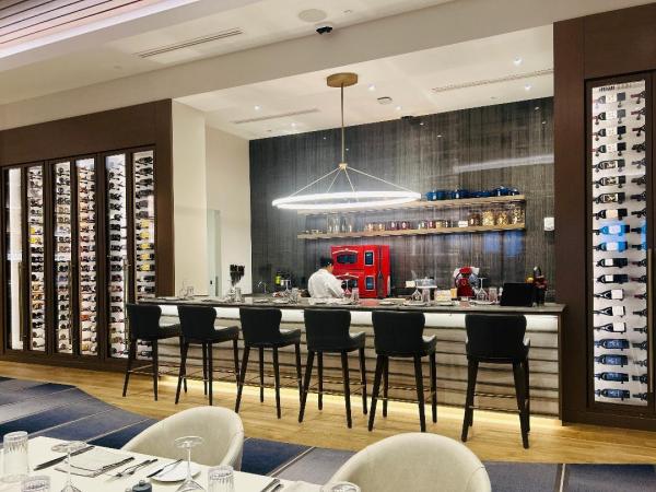 Hamilton Place At Woodfield Country Club, 5411 NW 42nd Ave, Boca Raton, Florida 33496, image 1