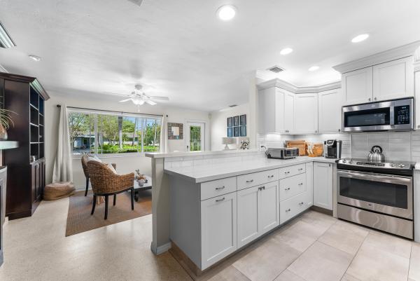 Bonniecrest, 124 Bonnie Briar Ln, Delray Beach, Florida 33444, image 2