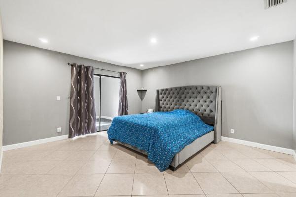 5734 Lincoln Cir E, Lake Worth, Florida 33463, image 1