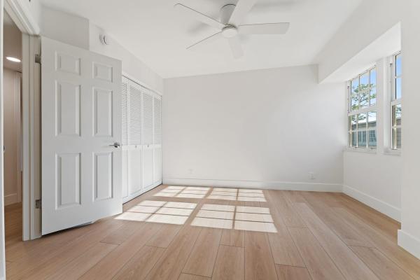 Winchester Courts, 4270 Hazel Ave #B, Palm Beach Gardens, Florida 33410, image 2