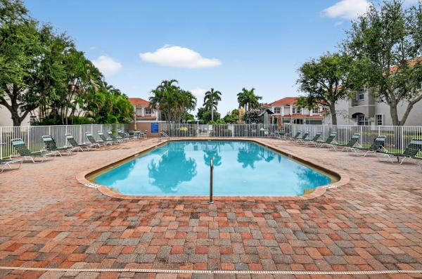 Carriage Pointe Townhomes, 12 Nottingham Pl, Boynton Beach, Florida 33426, image 1