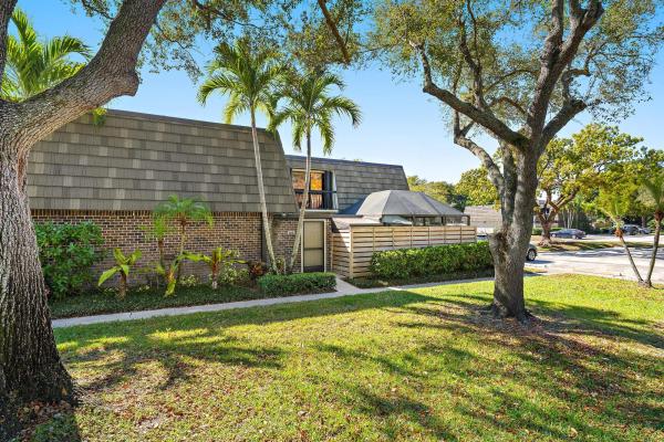 Glenwood Townhomes, 1213 12th Ter, Palm Beach Gardens, Florida 33418, image 2