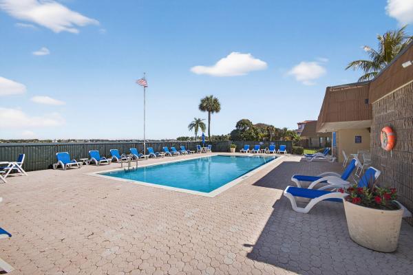 Jupiter Plantation, 825 Center St #9A, Jupiter, Florida 33458, image 1