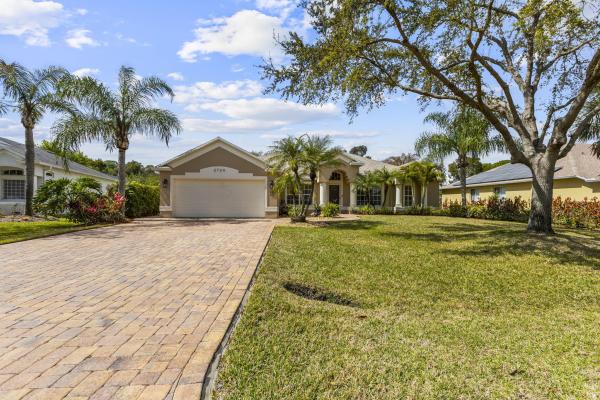 Palm Lake Gardens, 2724 Serenity Cir, Fort Pierce, Florida 34983, image 2