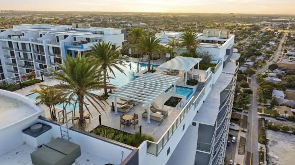 Nautilus 220, 220 Lake Shore Dr, Lake Park, Florida 33403, image 1
