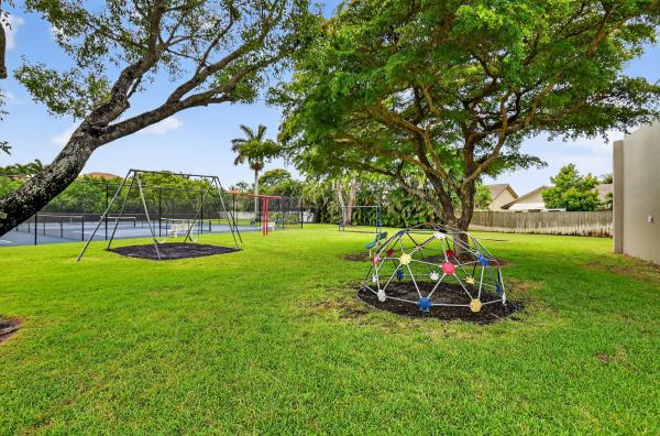 Sun Valley 2, 9362 Laurel Green Dr, Boynton Beach, Florida 33437, image 2