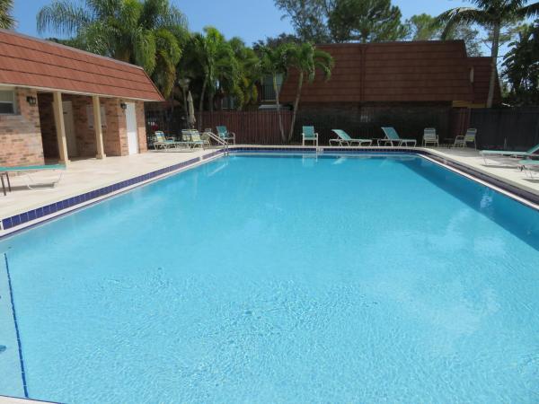 Lakeside Townhomes, 1440 Augusta Cir #132, Delray Beach, Florida 33445, image 3