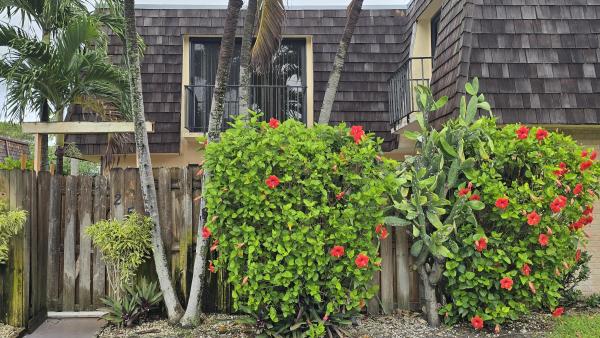 Lakewood Of Palm Springs, 257 Lake Arbor Dr, Palm Springs, Florida 33461, image 2