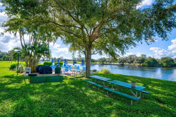 Gemini, 336 Golfview Rd #207, North Palm Beach, Florida 33408, image 2