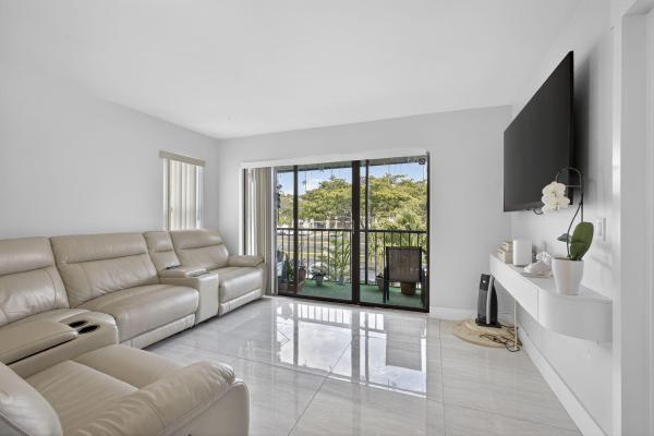 The Palm Club, 1115 Green Pine Blvd #D2, West Palm Beach, Florida 33409, image 1