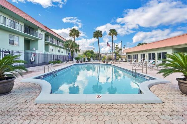 The Racquet Club, 801 W Oakland Park Blvd #C6, Oakland Park, Florida 33311, image 2