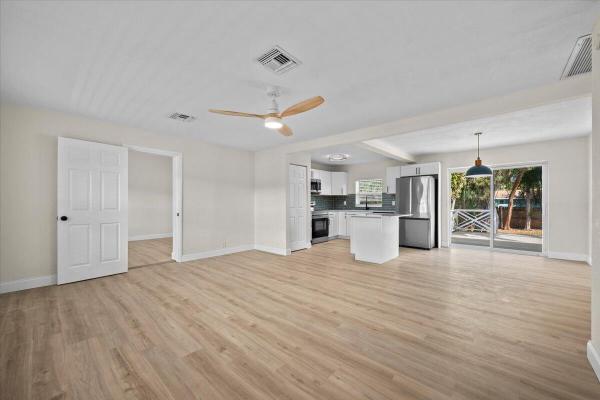 Lake Park Manor, 2585 Lorraine Ct, North Palm Beach, Florida 33403, image 3