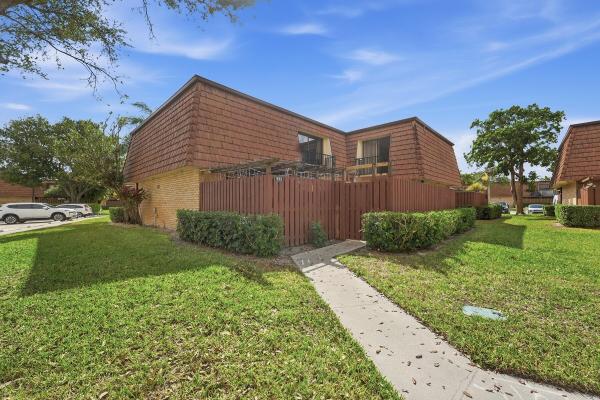 Sherwood Lakes, 933 9th Ln #A, Greenacres, Florida 33463, image 2