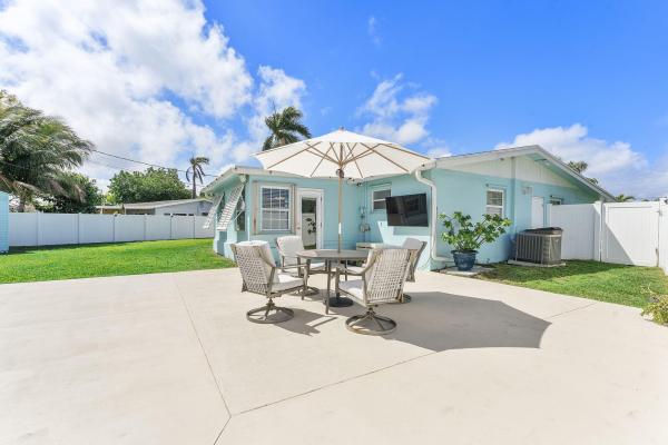 Coral Manor, 1162 S Deerfield Ave, Deerfield Beach, Florida 33441, image 2