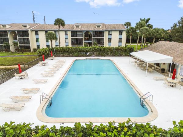 The Palm Club, 1103 Green Pine Blvd #C2, West Palm Beach, Florida 33409, image 3