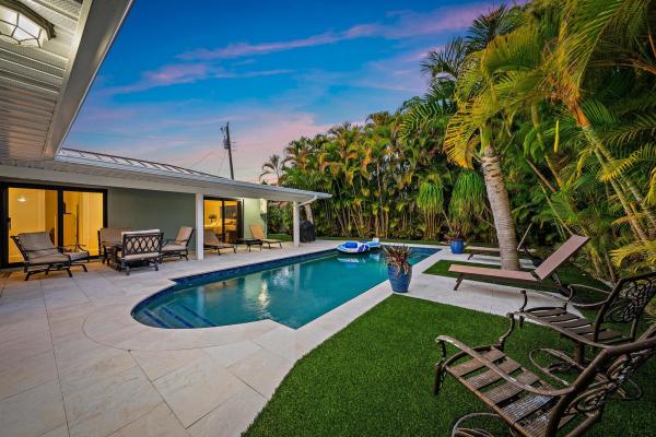 Yacht Harbor Manor, 1120 Singer Dr, Riviera Beach, Florida 33404, image 2
