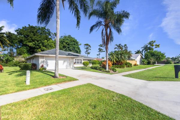 Sugar Pond Manor, 691 Foresteria Ave, Wellington, Florida 33414, image 1