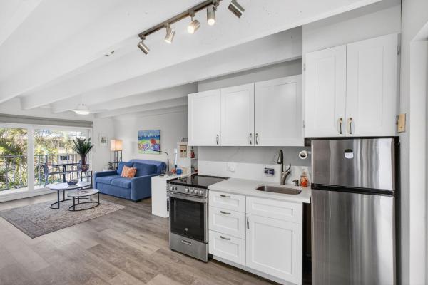Tropicana Gardens, 4001 S Ocean Blvd #308, South Palm Beach, Florida 33480, image 2