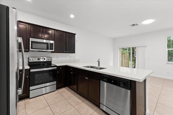 Charleston Commons, 4335 Maybelle Ln, West Palm Beach, Florida 33417, image 2