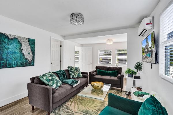 Linns, 311 SE 3rd Ave, Delray Beach, Florida 33483, image 1