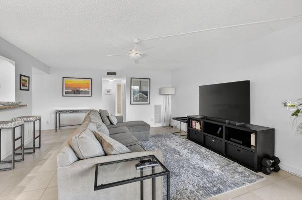 Camino Real Village, 5851 Camino Del Sol #402, Boca Raton, Florida 33433, image 1