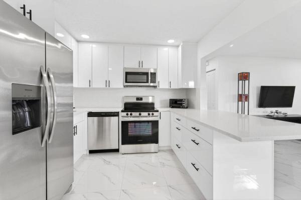 Palm Beach Leisureville, 688 SW Lake Ct, Boynton Beach, Florida 33426, image 3